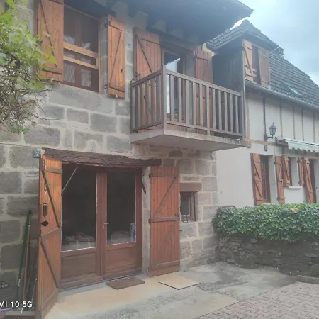 Les Colombages Bis アパート
